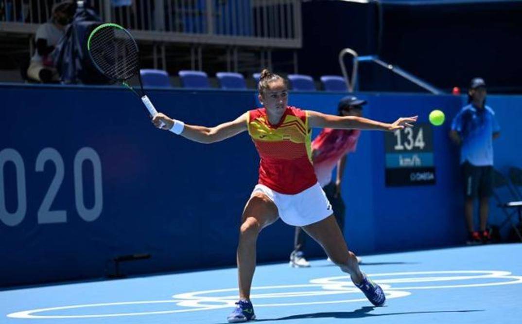 她手捧一份 她手捧一份