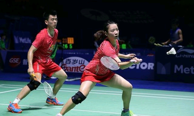 他与火箭现 他与火箭现